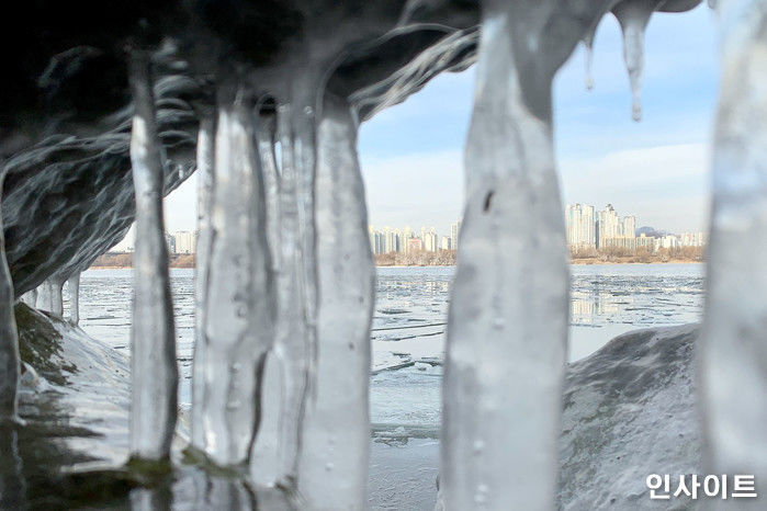 “마스크·패딩 필수”...내일(8일) 중국발 스모그+추위 한반도 몰려온다