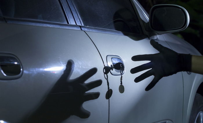 세 달 동안 문 열린 차량만 골라 도둑질 한 10대가 붙잡혔다