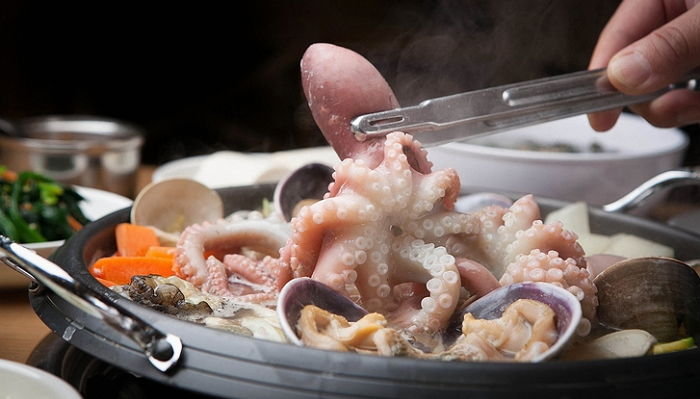 술안주로 딱 좋은 낙지, 지난해보다 30% 더 비싸졌다