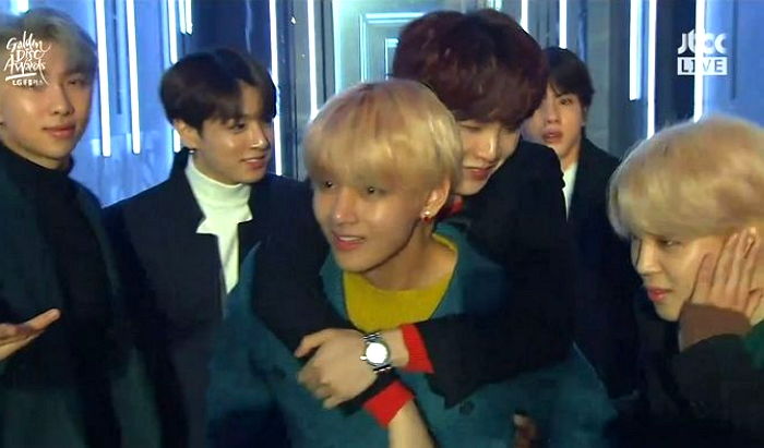 “솔직히 너무 싫었다”···웃기려고 자기 업은 뷔에 대한 슈가의 속마음