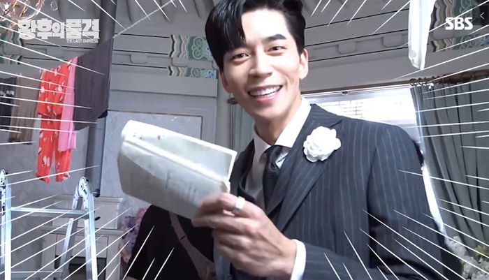 드라마 촬영 중 쉬는 시간 생길 때마다 애교 폭발한 ‘황품’ 신성록