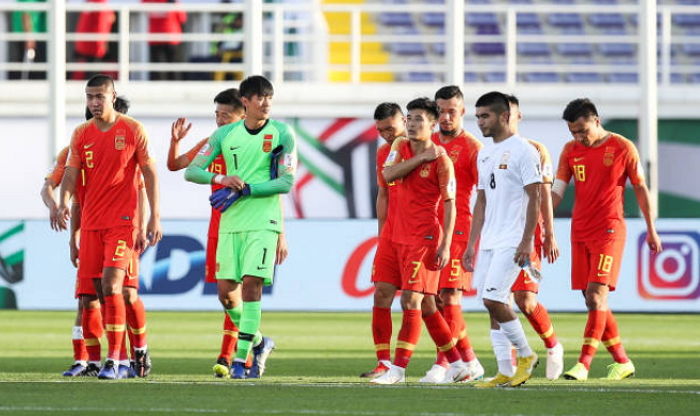 ‘졸전’ 펼친 중국에 아시안컵 승리 선물한 키르기스스탄 골키퍼의 황당 실수