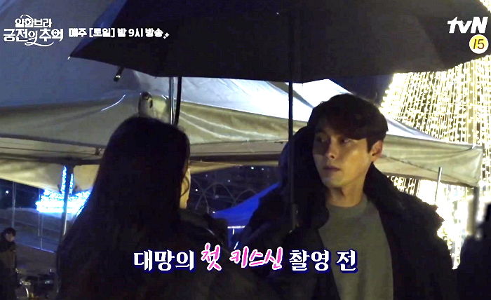 “우산 오빠쪽으로 해도ㅠ” 바람 때문에 현빈이 비 다 맞자 미안해 울먹인 박신혜