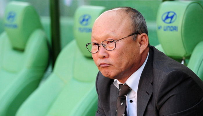 “박항서 수동적, 이라크 감독이 더 뛰어났다” 한 경기 지자 맹비난 시작한 베트남 해설자