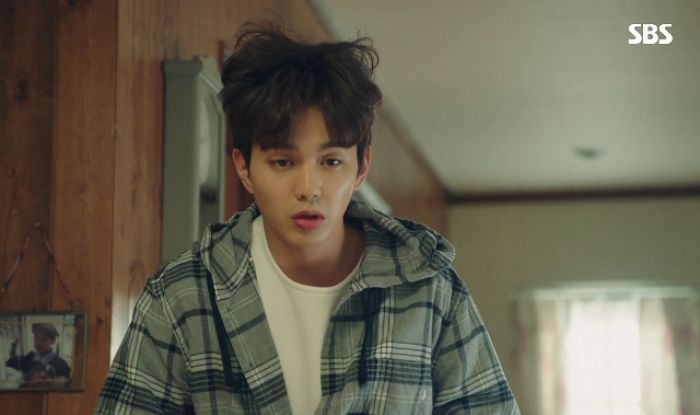 자다 일어나서 ‘여친’ 조보아 발견하자 바로 ‘댕댕미’ 발산하는 유승호