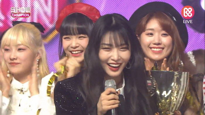 솔로 데뷔 후 음악방송에서 처음으로 ‘1위’한 청하