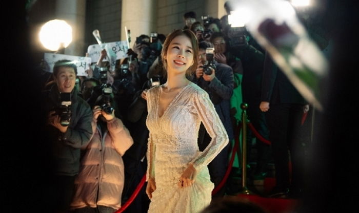 새 드라마서 순백의 드레스 입고 ‘여신 미모’ 뽐내는 ‘36세’ 유인나