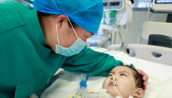 ‘혼수상태’에 빠진 딸을 보며 엄마는 매일 울었고, 15일 뒤 기적이 일어났다