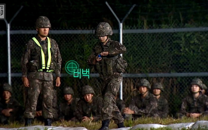 “실전이었다면”···훈련 도중 손에서 ‘수류탄’ 터져 멘붕 온 여자 아이돌