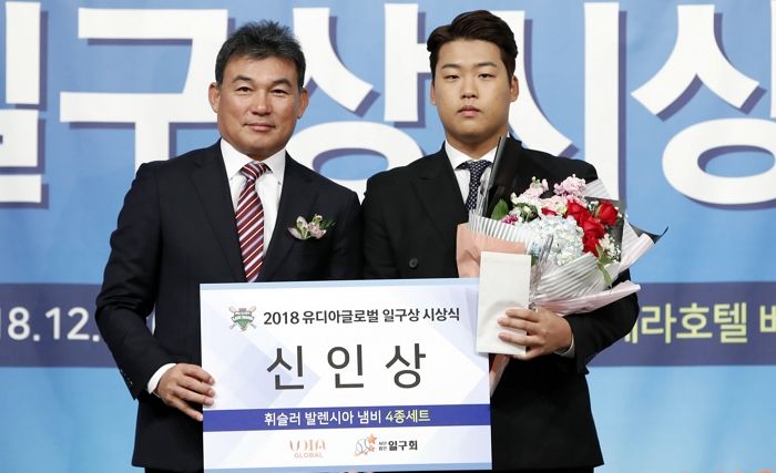 ‘1억 2천만원’으로 2년 차 연봉 최고액 갈아치운 ‘고졸 루키’ 강백호