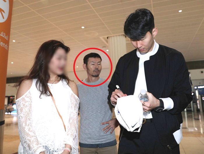 손흥민 옆에서 카리스마 폭발해 시선 강탈한 어제(14일) 자 손웅정 감독 ‘표정 변화’