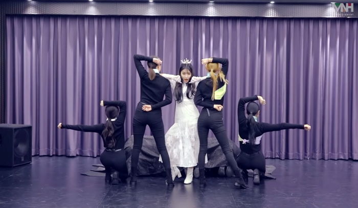 ‘신데렐라’ 옷 입고 미친 춤선 뽐내며 ‘벌써 12시’ 춤추는 청하