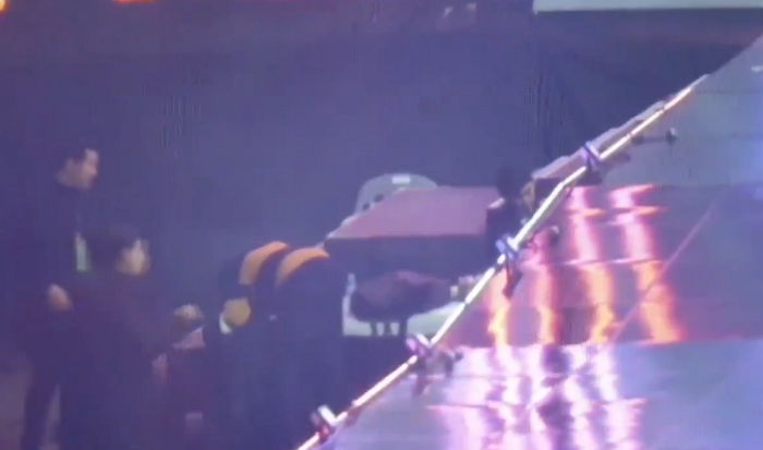 무대서 몸 부서져라 춤춘 후 경호원에 ‘부축’받아 나가는 ‘방탄’ 정국