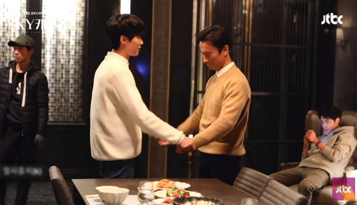 방금까지 ‘몸 접힘’ 당했는데도 아들밖에 모르는 ‘파국이’ 김병철