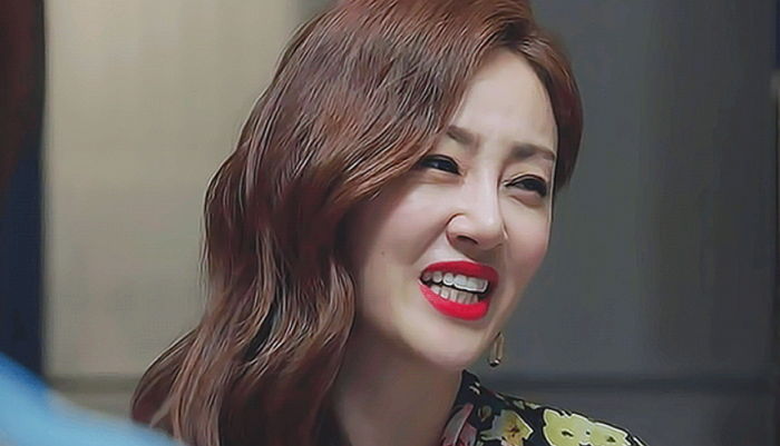 ‘찐찐이’ 오나라의 우아한 ‘한쪽 머리’ 스타일에 숨은 비밀