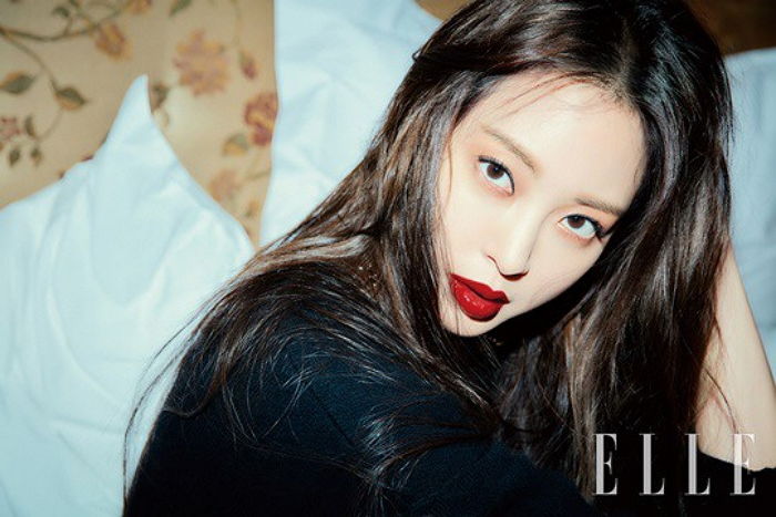 새빨간 립스틱 바르고 ‘뱀파이어美’ 뽐내는 올해 ‘39살’ 한예슬 비주얼