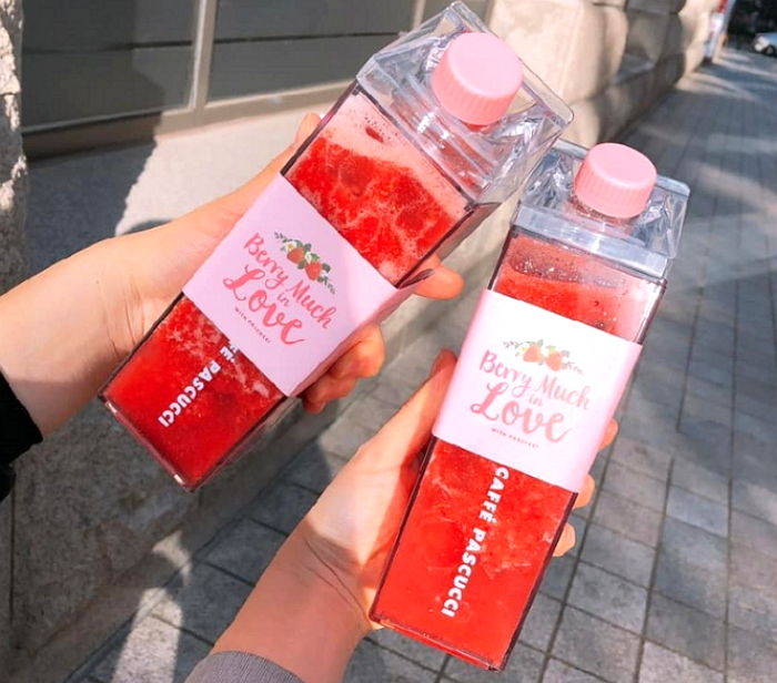 파스쿠찌서 신상 ‘딸기 음료’ 마시면 세젤예 밀크 보틀 단돈 ‘2,900원’