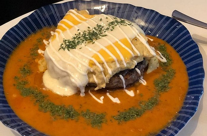빵 대신 짭짤+고소한 오믈렛 올려준다는 합정역 ‘오믈렛 버거’