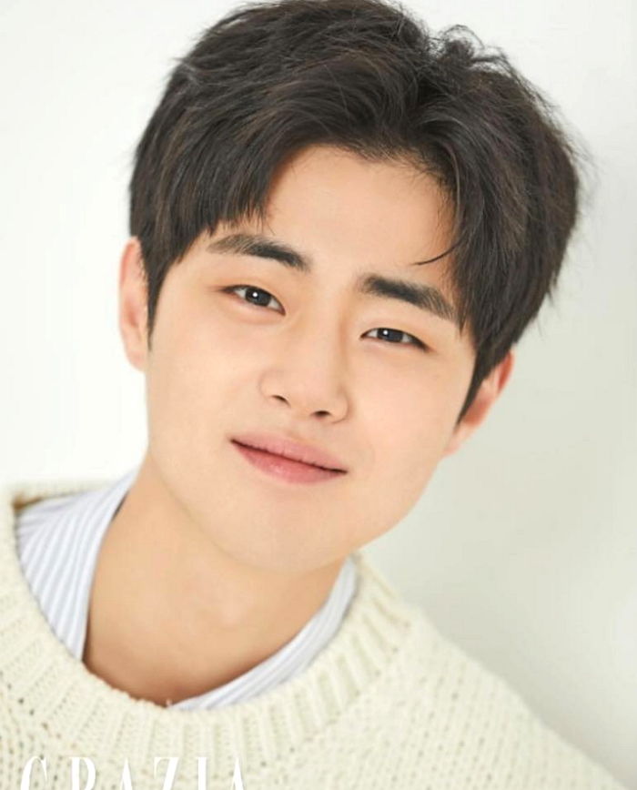 반항기 집어던지고 말 잘 듣는 ‘착한 아들’ 콘셉트로 화보 찍은 ‘SKY캐슬’ 차기준