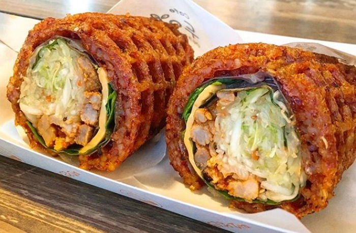 바싹 눌어붙어 숟가락으로 철판 싹싹 긁어먹는 것만 같은 ‘전주비빔밥 와플’