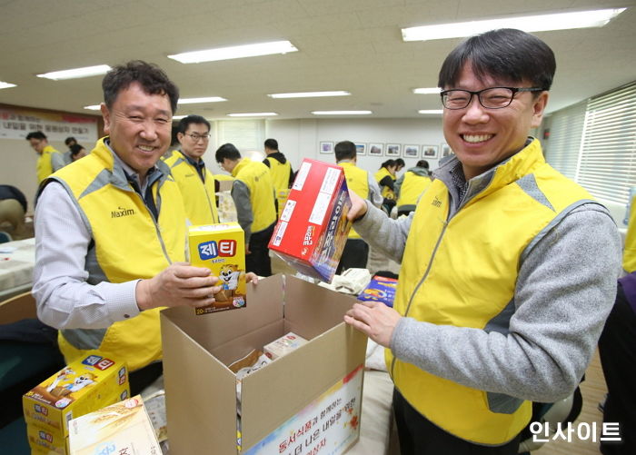 미혼양육모 가정 위해 직접 만든 ‘응원상자’ 전달한 동서식품