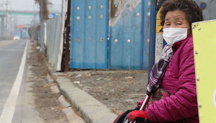 “정부, 노인 연령 ‘65→70세’로 올리는 방안 검토한다”