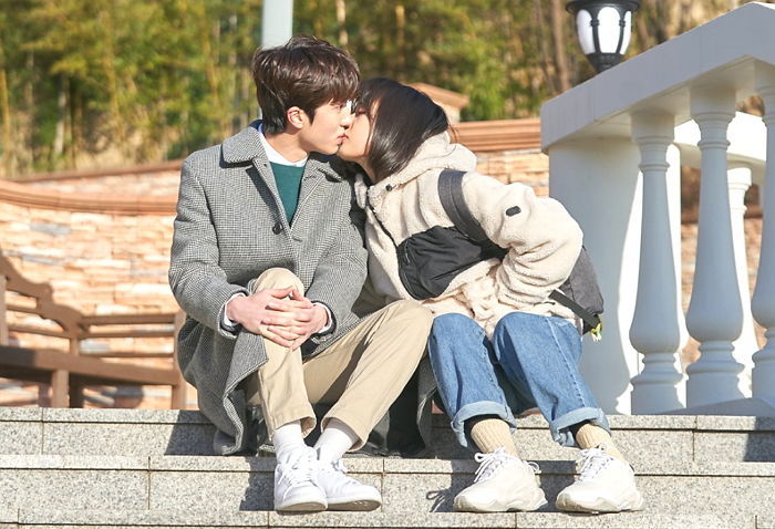 김보라가 ‘SKY캐슬’서 찬희와 ‘키스신’ 찍고 너무 미안해 사과한 사연