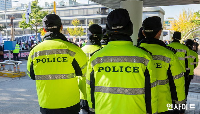 남성 경찰 10명 중 4명 “여성 경찰 필요 없다”
