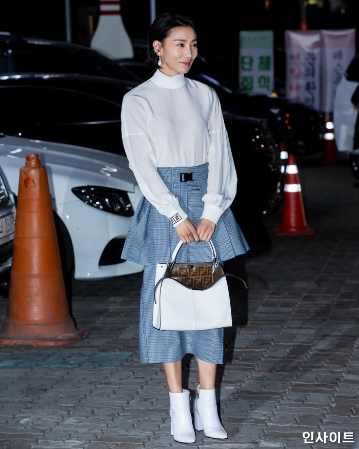 배우 김서형이 26일 오후 서울 논현동 한 음식점서 열린 JTBC 드라마 '스카이캐슬 (SKY 캐슬)' 종방연에 참석해 포즈를 취하고 있다. / 사진=고대현 기자 daehyun@