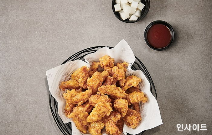 “주문량 20만건 돌파”…순살로 출시돼 인기 폭발한 ‘달콤 짭짤’ 교촌허니