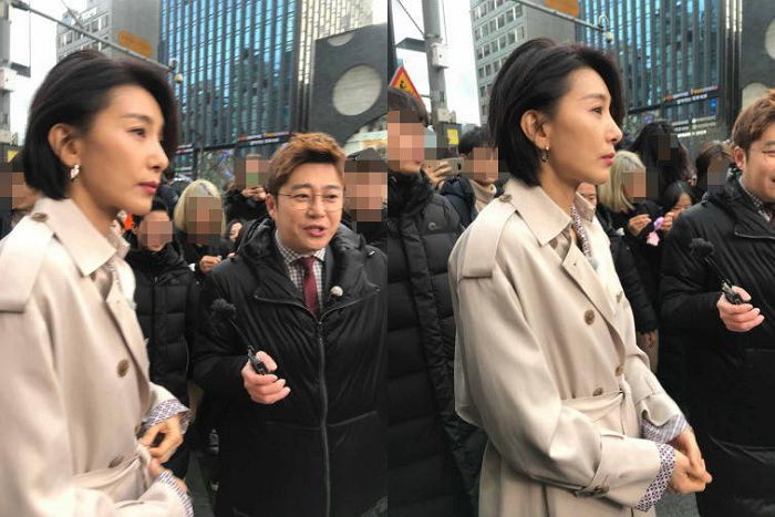 어제(27일) 강남역 한복판에 등장한 ‘SKY 캐슬’ 쓰앵님 김서형