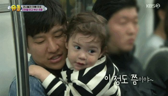 처음 보는 사람에게도 세상 해맑게 인사하는 ‘인사 요정’ 건후