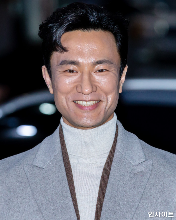 배우 김병철이 26일 오후 서울 논현동 한 음식점서 열린 JTBC 드라마 '스카이캐슬 (SKY 캐슬)' 종방연에 참석해 포즈를 취하고 있다. / 사진=고대현 기자 daehyun@