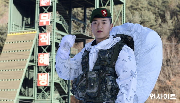 402km 장거리 무장행군 참가하기 위해 전역까지 미룬 해병대 수색대대 병장