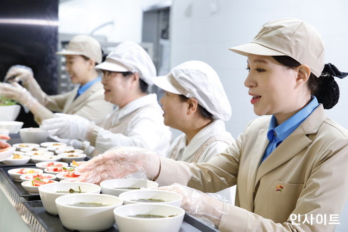 아워홈, ‘자동 잔반 처리기’ 도입…전국 급식업장 근로환경 개선