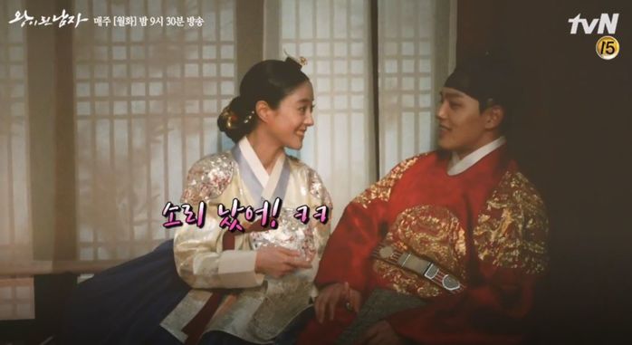 대기 중에도 서로 손잡고 ‘꽁냥꽁냥’ 대는 여진구X이세영