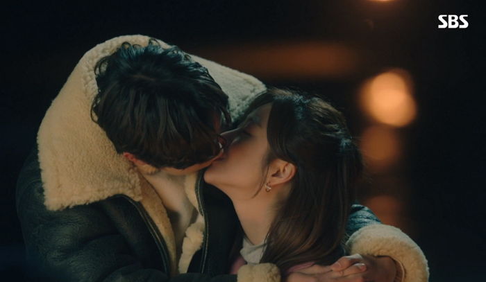 “다시 사귀자” 고백한 조보아에 달달한 ‘어른 키스’한 유승호