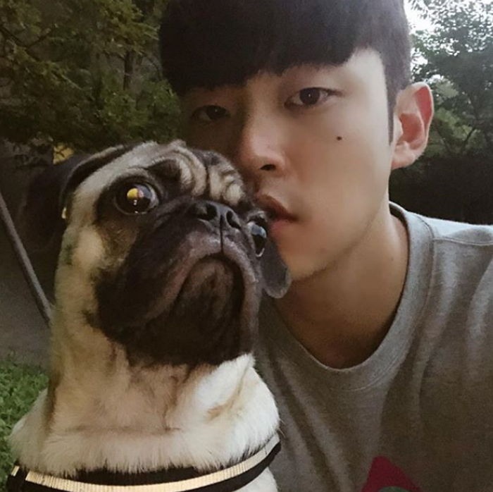 반려견 ‘봉구’ 생일 파티 현장 인증한 ‘해병대 출신’ 이승윤 매니저