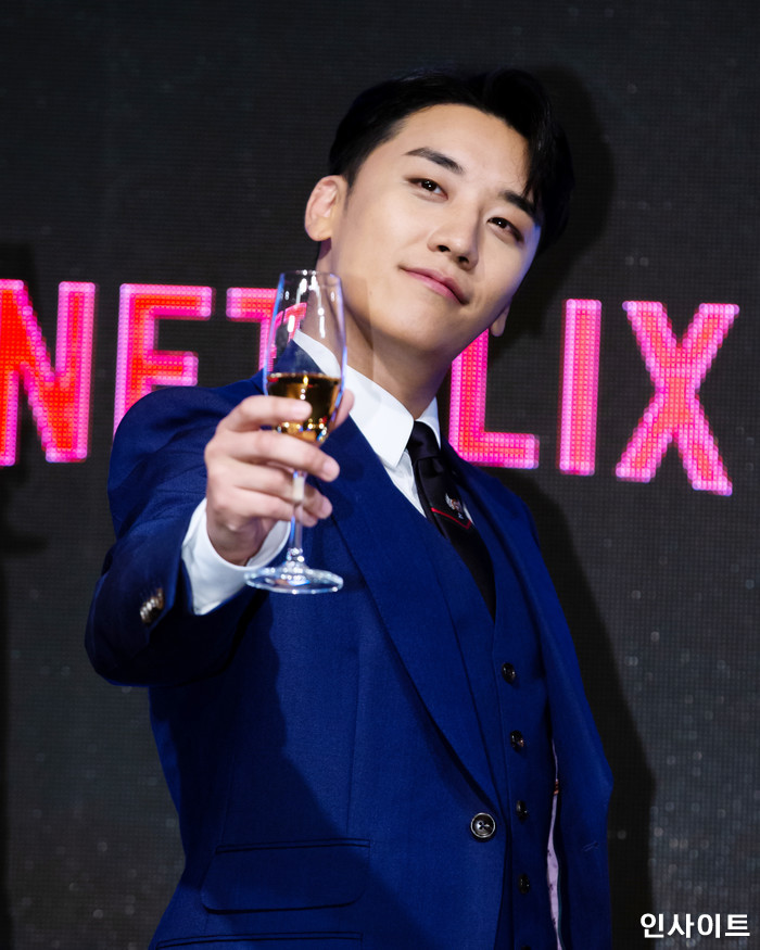 빅뱅 승리가 1일 오전 서울 종로 JW메리어트호텔 서울에서 열린 시트콤 ‘YG전자’ 제작발표회에 참석해 포즈를 취하고 있다. / 사진=고대현 기자 daehyun@