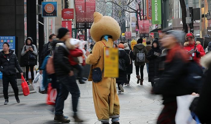 “저희도 쉬고 싶어요”···알바생 10명 중 7명, 설연휴에도 계속 근무한다