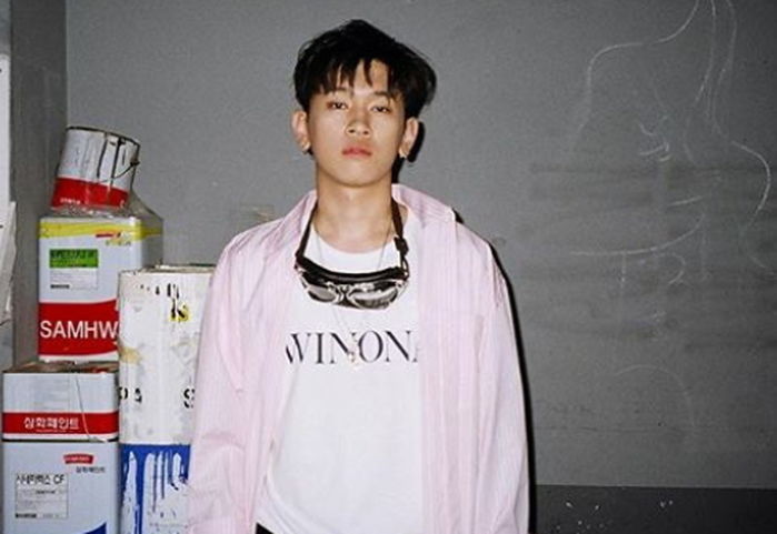 한 누리꾼이 크러쉬에게 제안한 ‘3인조 그룹’의 정체