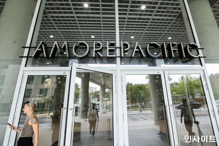 아모레퍼시픽그룹, 지난해 매출 1% 늘고 영업이익 25% 하락