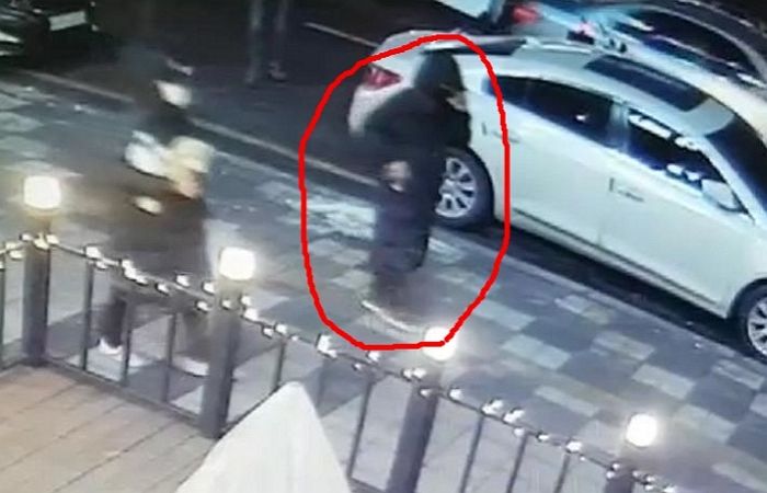 “무시하는 눈으로 쳐다봤다”며 ‘망치’로 편의점 알바생 내려친 손님