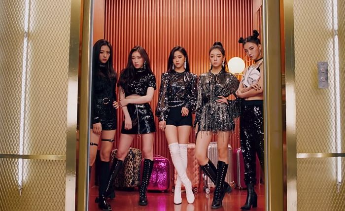 JYP가 트와이스 이후 처음 내놓는 걸그룹 ‘있지’의 뮤직비디오 티저가 공개됐다