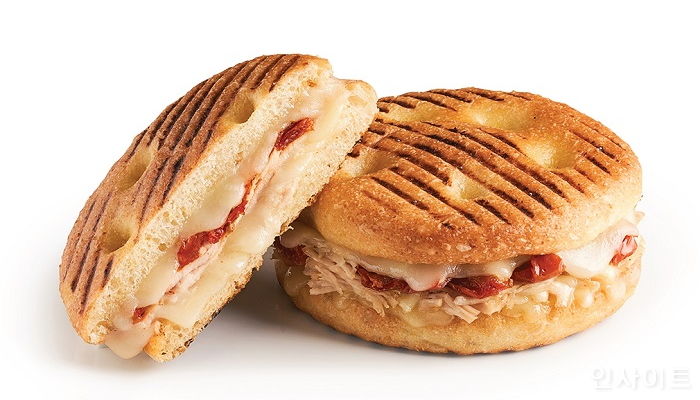 투썸플레이스, 한 끼 식사로 제격인 ‘포카치아 핫 샌드위치’ 2종 출시