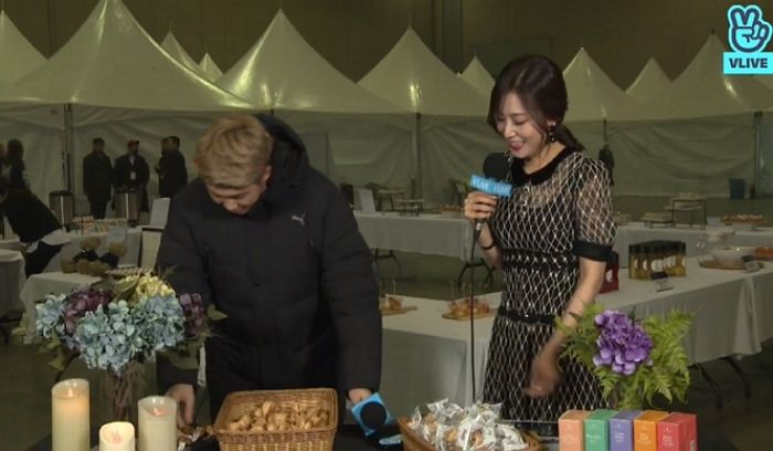 ‘포춘쿠키’ 안 쪼개고 종이까지 씹어 먹어버린 ‘헐랭미’ RM