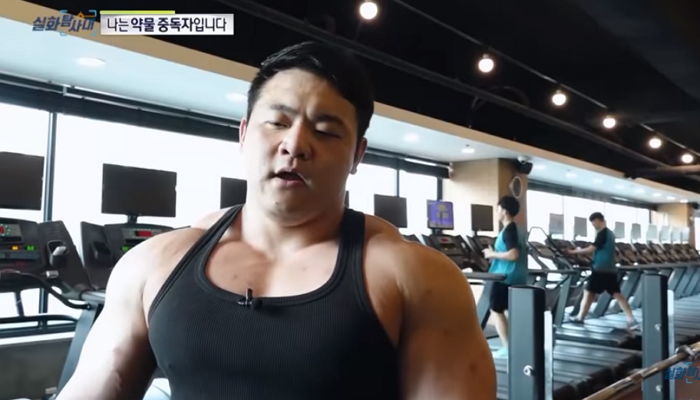 163cm 작은 키에 왜소한 몸으로 늘 혼자였던 남성이 ‘약물’에 의존하게 된 사연