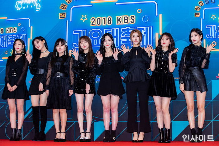 “언니!”···생방송 중 멤버가 욕설하는 소리 그대로 노출된 러블리즈