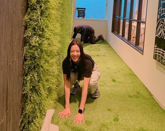 “집에 정원 만들었어요”···새댁 클라라가 공개한 ‘럭셔리 끝판왕’ 신혼집 클라스