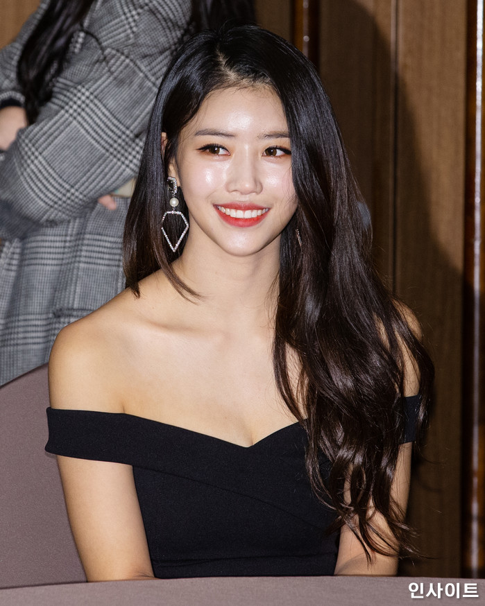 러블리즈 이미주가 12일 오전 서울 마포구 상암동 스탠포드 호텔서 열린 tvN 가상결혼 리얼리티 ‘아찔한 사돈연습’ 제작발표회에 참석해 포즈를 취하고 있다. / 사진=고대현 기자 daehyun@